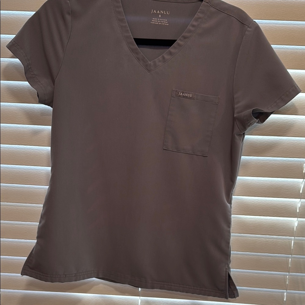 Jaanuu Women's Gray V-Neck Scrub Top